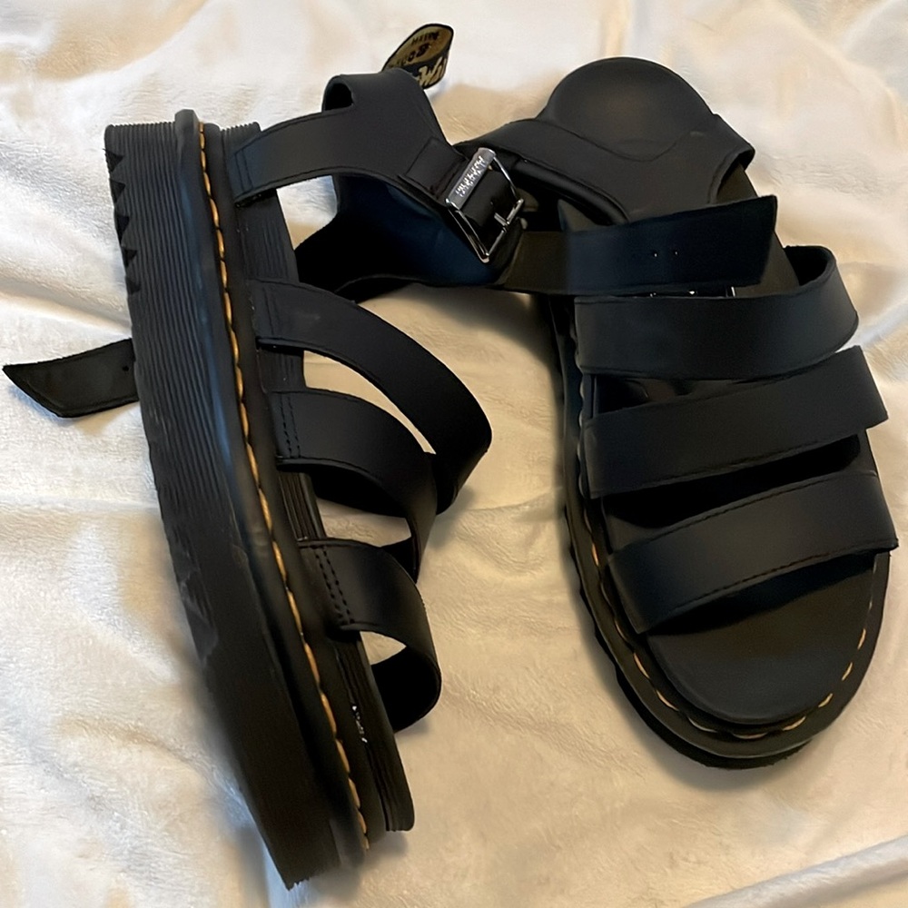 Size 7 dr martens sandals